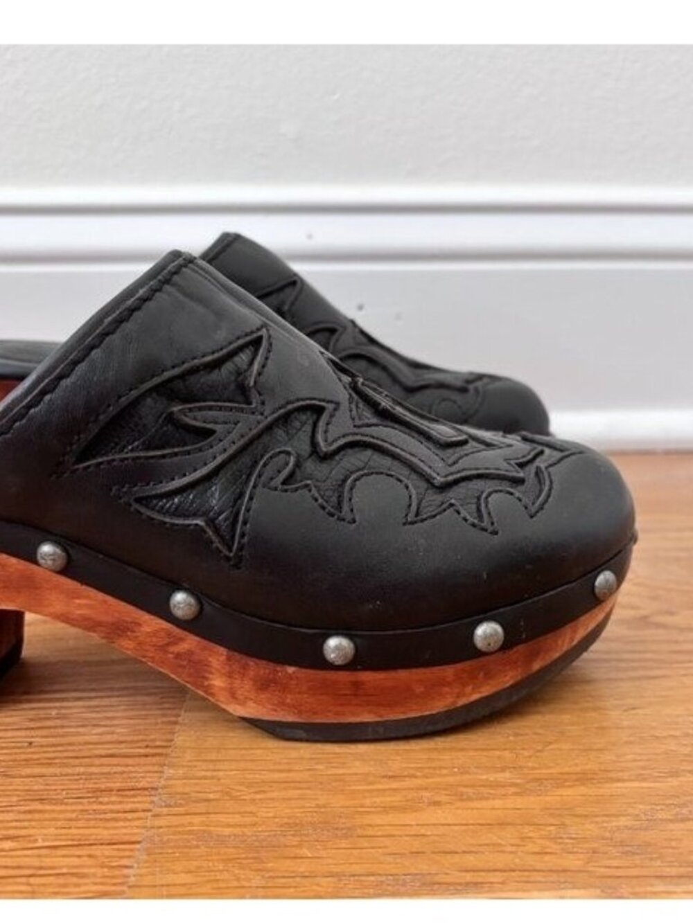 ARIAT MCMXCIII Black Leather Wood Clog Mules Size 6 - Picture 3 of 10